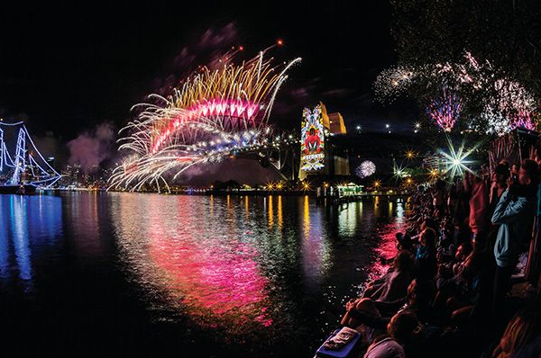 Destination-NSW_NYE Fireworks 2015, Sydney. Credit Destination NSW_r