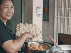 Where do you get the best curry puffs in Chiang Mai? Watch This!