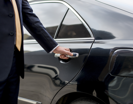 Your Private Driver Awaits… Luxury Gold Introduces New VIP Door-to-Door Airport Transfers Door-to-Door Airport Transfers
