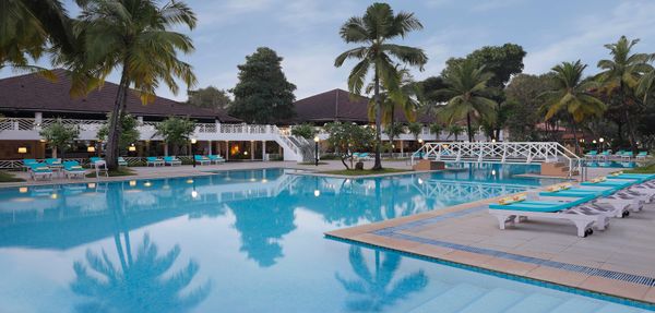 Novotel-Goa-Dona-Sylvia-Resort_10. Pool