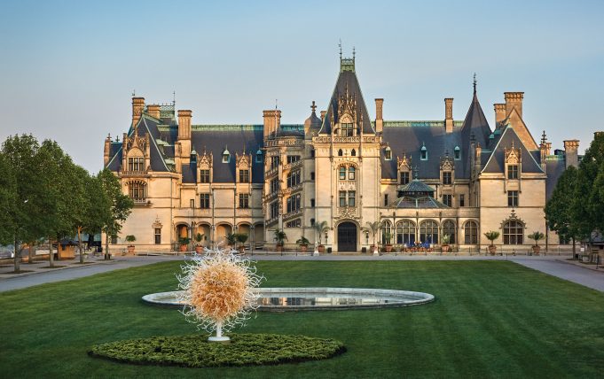 Chihuly glass sculptures, shines at Biltmore this year