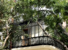 Tourist who rent luxury properties in Spain