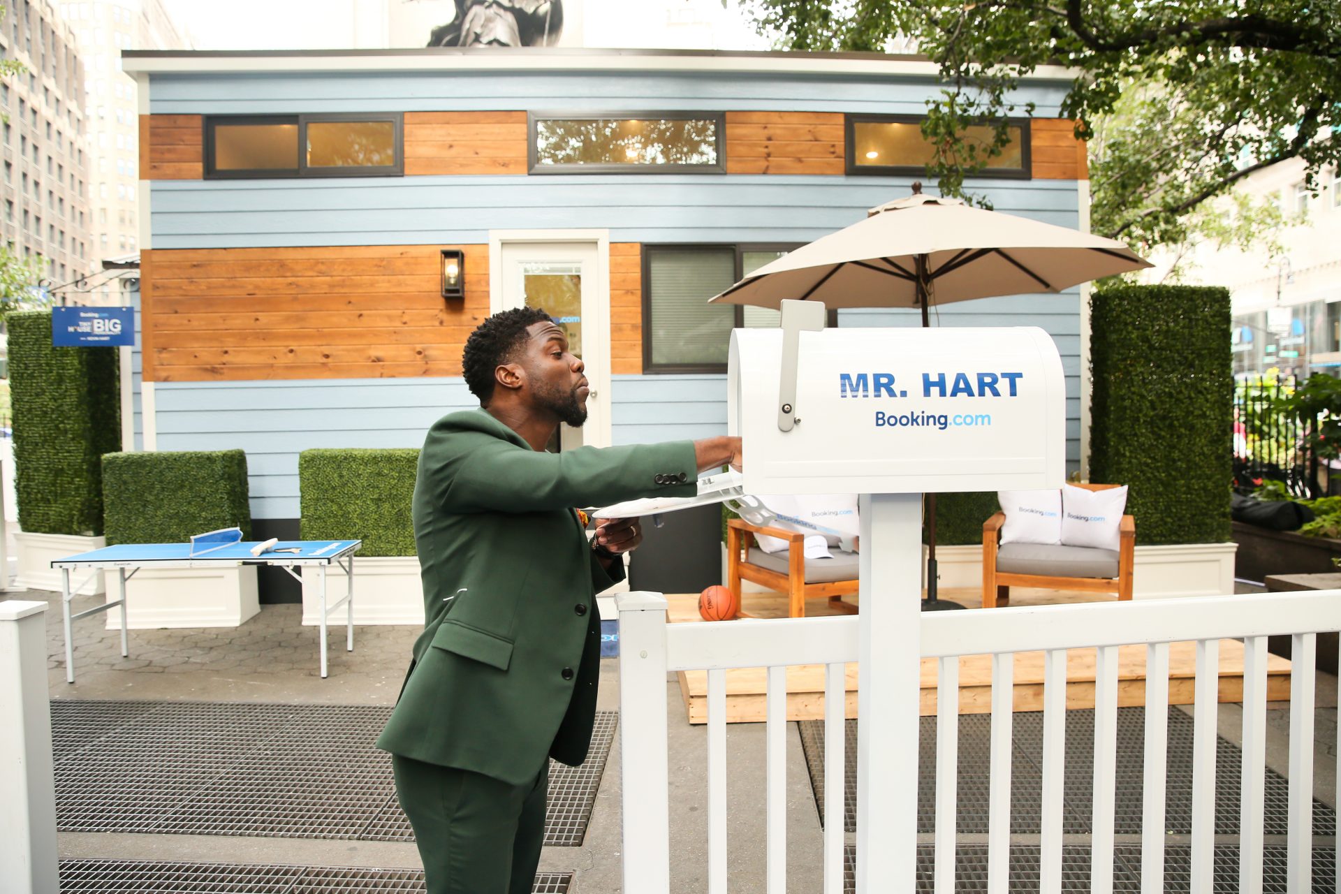 Booking.com and Kevin Hart Open the Tiny House with Personality!