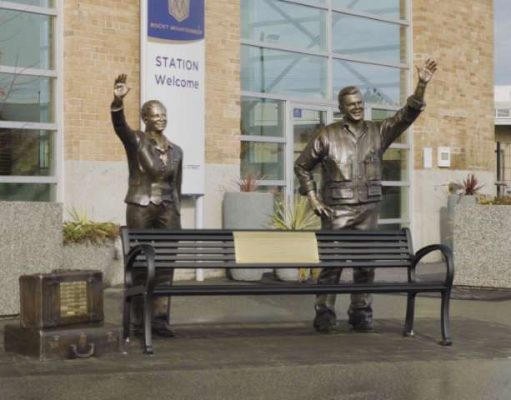 ROCKY MOUNTAINEER UNVEILS SCULPTURE IN VANCOUVER TO HONOUR EMPLOYEES