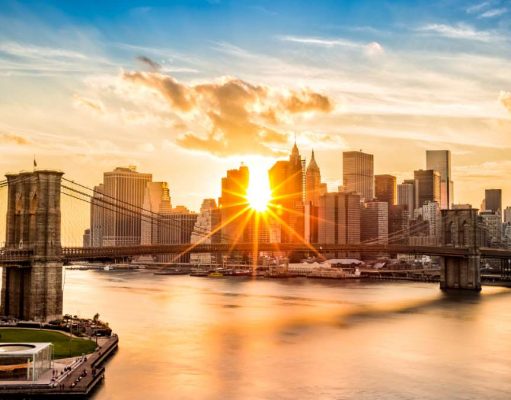 Common Errors Tourists Make in New York City and How to Avoid Them Brooklyn Bridge and the Lower Manhattan skyline at sunset, as viewed from Manhattan Bridge