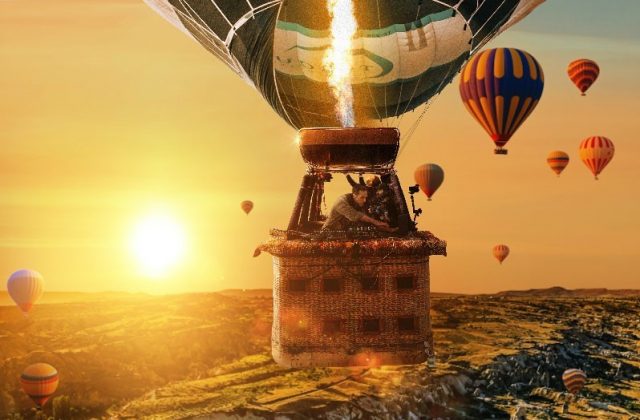 Changeable junk Or Cappadocia skies hosted a performance by Cercle & Ben Böhmer on a flying  hot air balloon