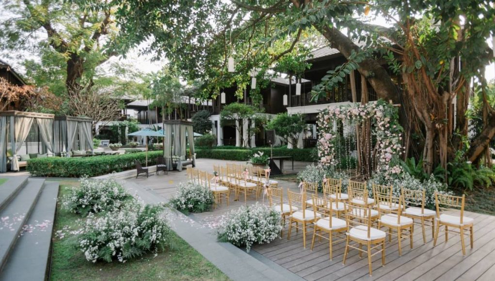 out seating for a garden wedding
