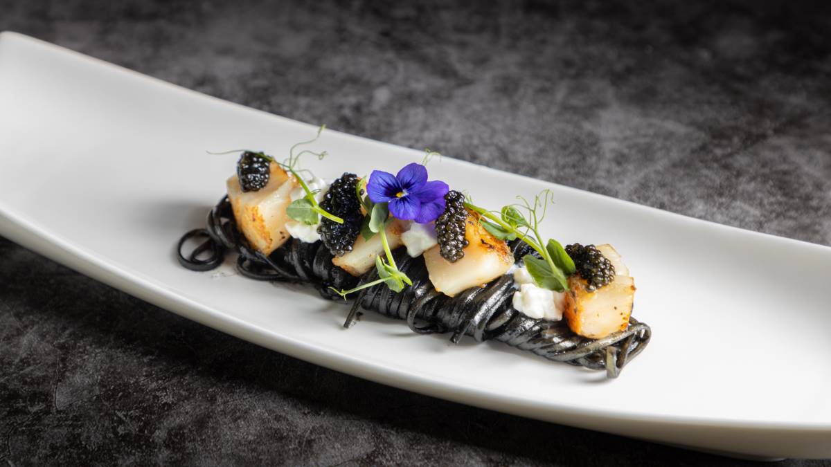 La-Table-French-Brasserie_Squid-Ink-Linguine-with-Scallops