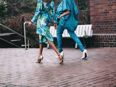 Comfy And Chic Style Ideas That Never Gets Old girls walking in comfy stylish clothing