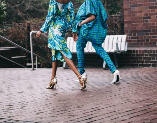 Comfy And Chic Style Ideas That Never Gets Old girls walking in comfy stylish clothing