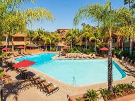 Handlery San Diego Hotel pool