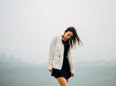 5 Best Fashion Items For an Aussie Vacation girl travelling in Australia