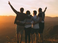 How to Travel More Sustainably friends watching a sunset while travelling