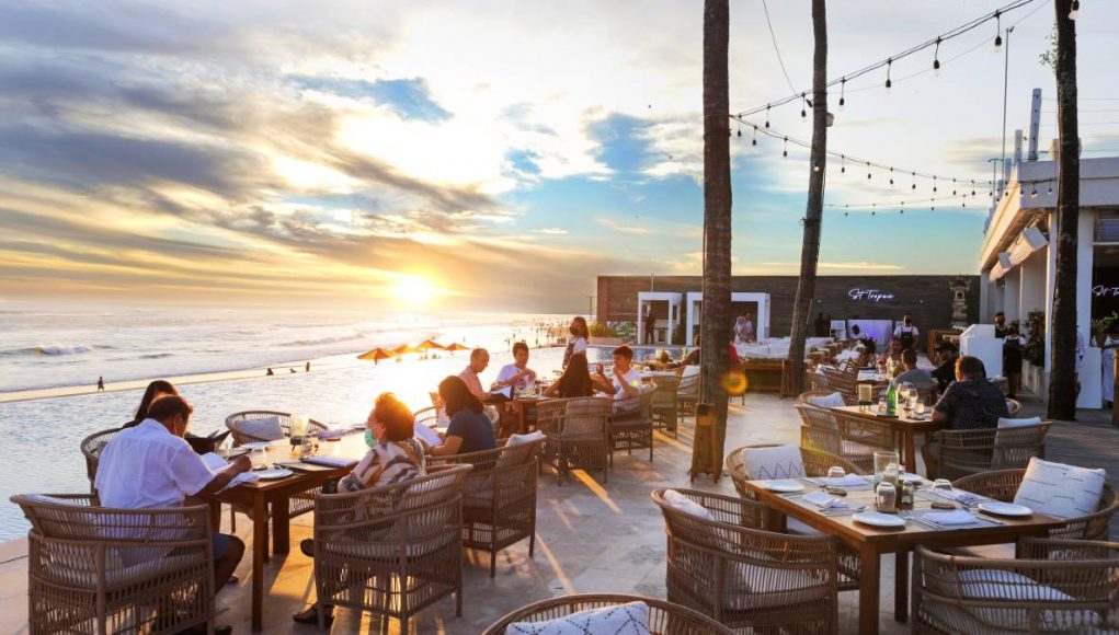 open air dining St Tropez Bali