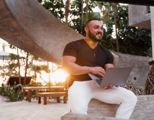 The Hybrid Vacation: 7 Tips to Balancing Work and Play Successfully working vacation