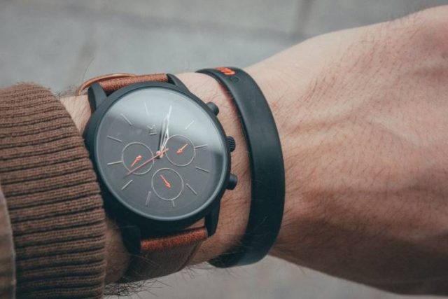 The Benefits of Smartwatches and Fitness Trackers for Chronic Illness and  Pain Management | by Erin M. | Jan, 2024 | Medium