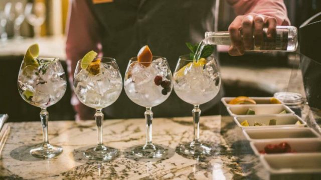 bartender pouring a gin and tonic