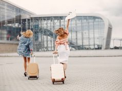 How To Organize a Perfect Casino Trip tow girls running to catch a plane