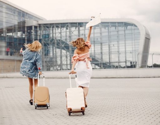 How To Organize a Perfect Casino Trip tow girls running to catch a plane