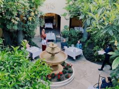 Saturday Night Pop-Up Dinners at Sonoma Valley’s Kenwood Inn & Spa people dining in a courtyard