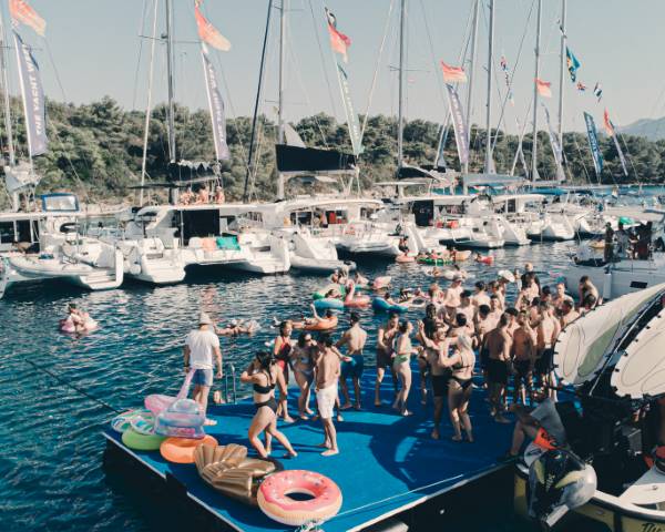 footing dance floor for yacht week