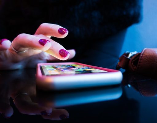 10 Essential Apps and Games You Need to Entertain You While Travelling