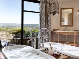 Hotel Crillon le Brave bouble bath tubs