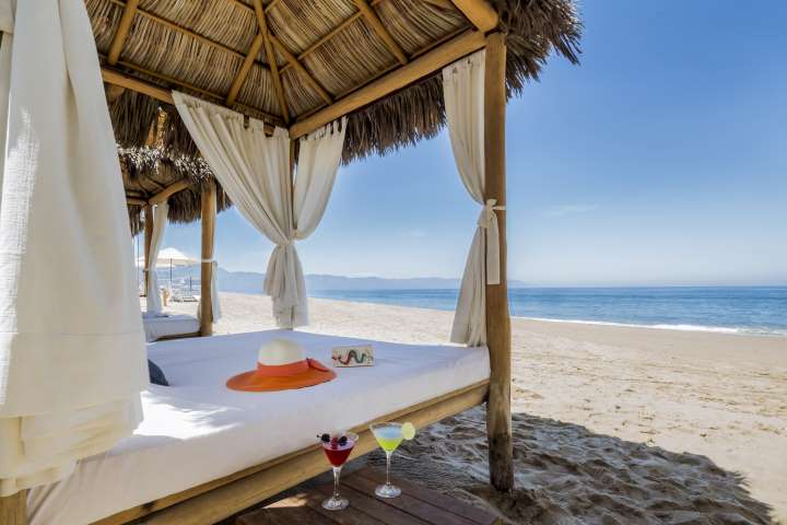 cabana and drinks on the beach