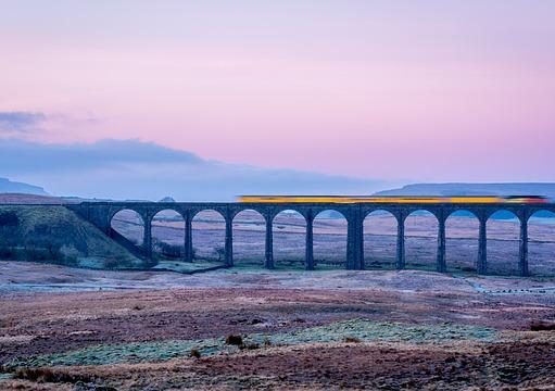 What are the best ways to travel through the UK?