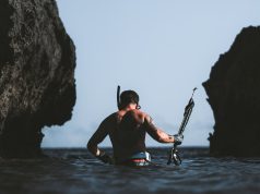 How to Start Spearfishing: A Guide for Novice Anglers man spearfishing