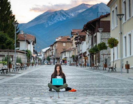 A Short Guide to Digital Nomads Women Working Digital Nomad