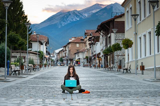 Women Working Digital Nomad