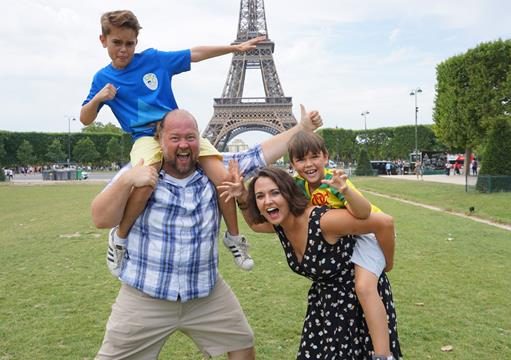 Travel as a Plus-Size Person – advice to make your next vacation more comfortable. Family's photo in Paris
