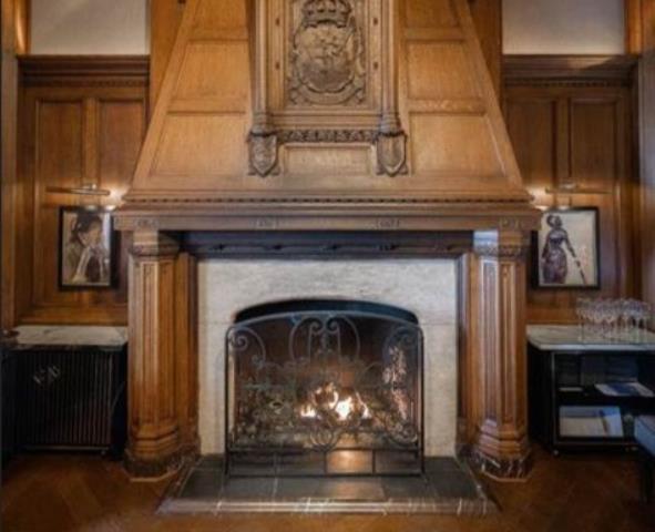 Fairmont Le Château Frontenac Fireplace