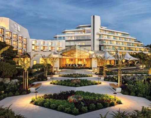 Inn at Laurel Point Invites Guests to Experience a Unique Victoria Holiday Retreat