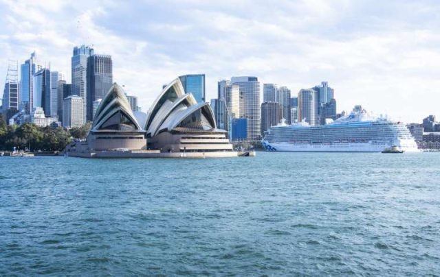 Sydney-Harbor-Oprea-House-©-Steve-Drake-Small
