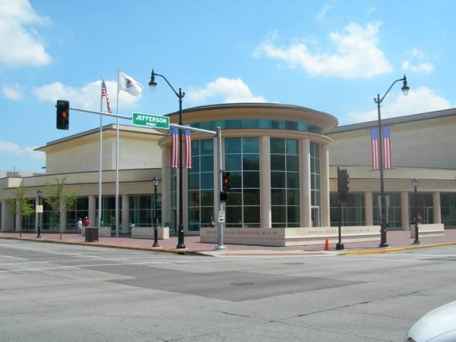 Does This Mall In Illinois Still Have A Chance At Thriving?