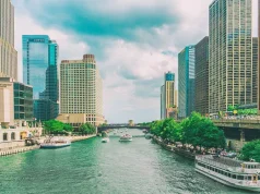 Chicago River Boat Tours: Exploring the City’s Architectural Wonders