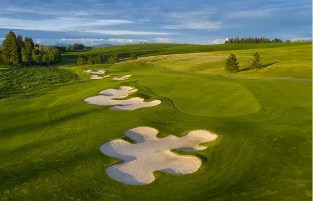 Aerial of split fairway 4th hole at Circling Raven