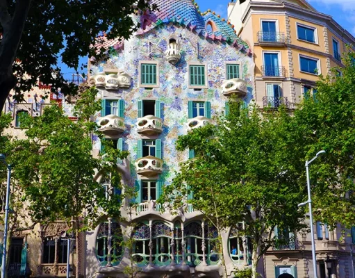 Casa Batlló: a symphony of art and architecture by Antoni Gaudí Casa Batlló, Passeig de Gràcia, Barcelona