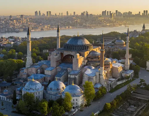 Explore Istanbul in autumn: A city of rich history and vibrant culture