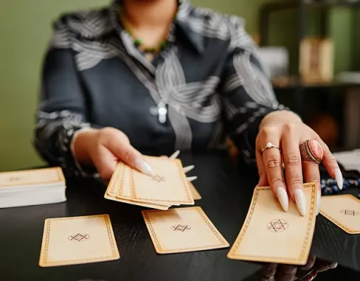 Wanderer’s Wisdom: Finding Online Psychic Guidance on Your Journeys