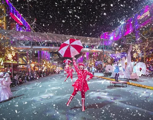 Dancers, Drummers & Dazzling Lights: Snowflake Lane Brings Cheerful Season’s Greetings to PNW