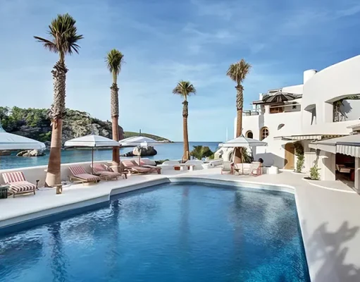 Stunning new design villa launches – Slim Aarons vibes in Ibiza