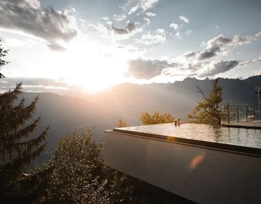 6 Luxurious Stays to Enjoy a Lavish Experience in the Mountains