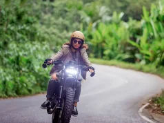 A Complete Guide to Motorcycle Rental in Phuket – Everything You Need to Know Female biker driving a cafe' racer motorbike
