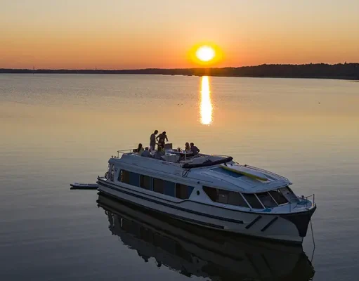 10 Romantic Experiences on the Canal du Midi, France