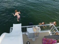 Luxury Houseboats: The Vacation Idea You Didn’t Know You Could Afford