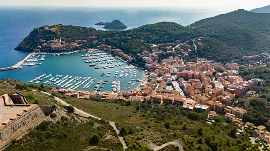 La Raqqa e Isolotto Beach Club a Porto Ercole, Italia