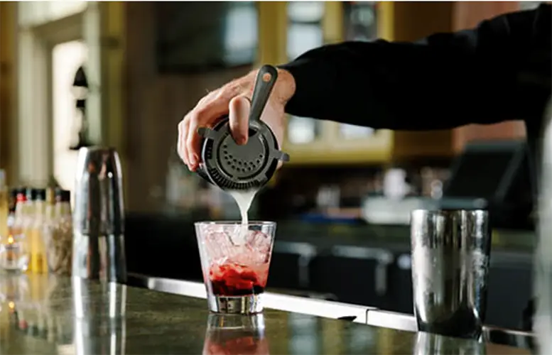 Learn Cocktail Making Elevate Your Mixology Skills at Élevé